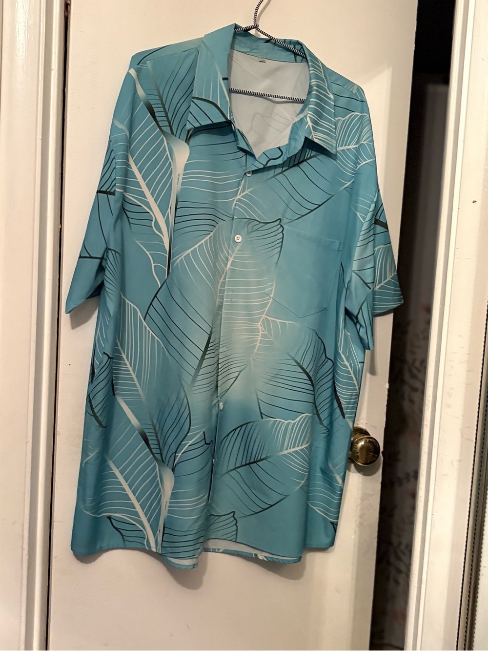 Men’s Hawaiian shirt SZ xxxl.100% polyester green/ white pit to pit apprx 26.5